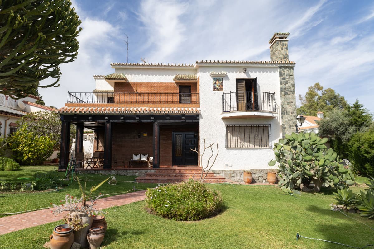 6-bedroom Townhouse in Miraflores del Palo