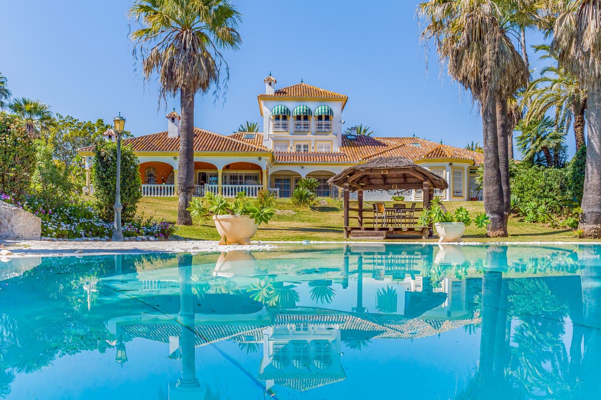 8-bedroom Detached Villa in Mijas