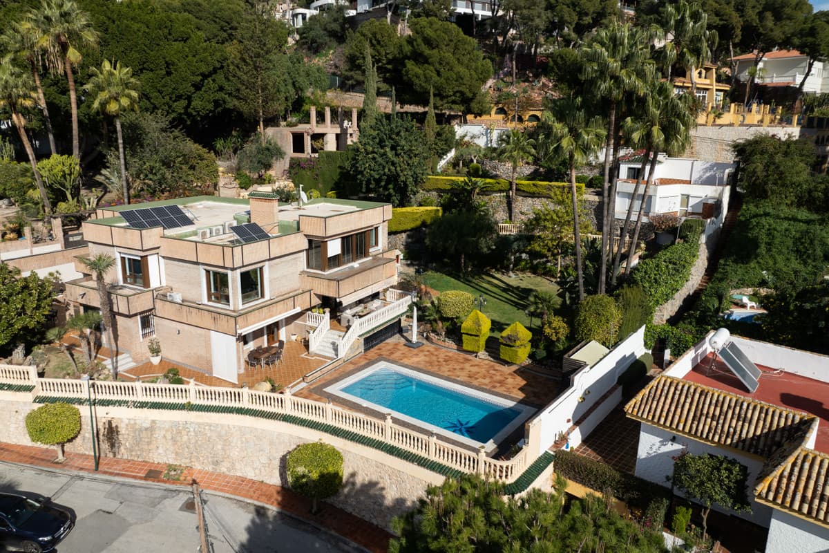 6-bedroom Detached Villa in Málaga