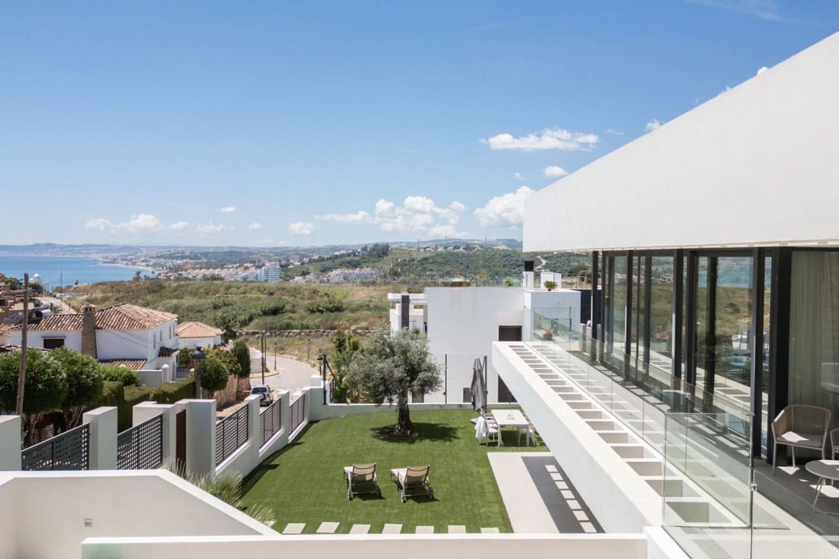 5-bedroom Detached Villa in Seghers